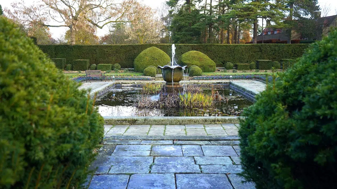 Basic Feng Shui Principles of Gardens and Water Features
